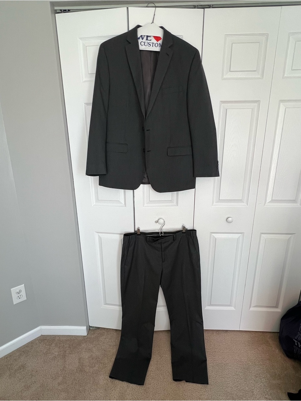 Classic Fit Men's Dark Grey Two-Piece Suit